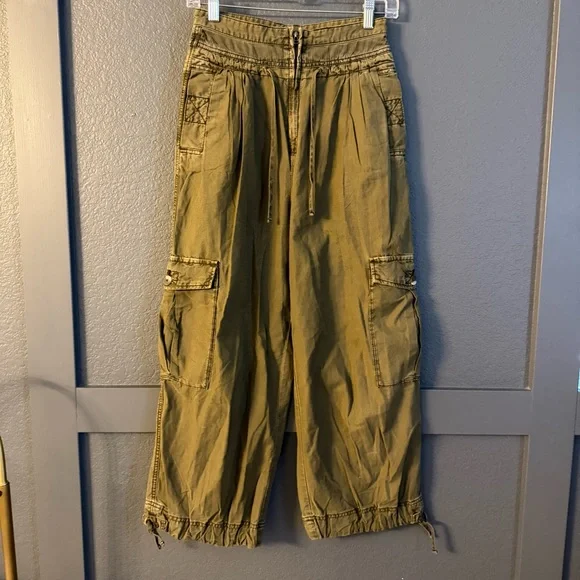 FREE PEOPLE • Fly away parachute pants - olive green - size 0 - Picture 5 of 10
